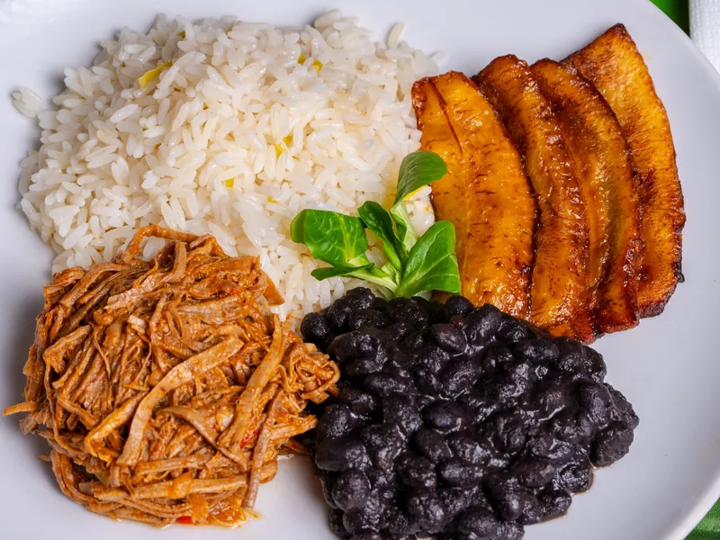 Almuerzos para oficinas y menú ejecutivo en Puerto La Cruz, Barcelona y Lechería